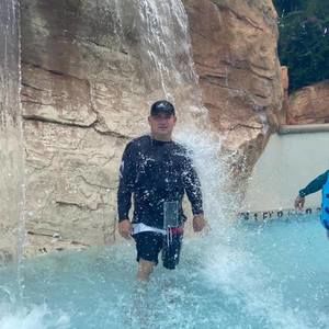 Meet your Posher, Carlos